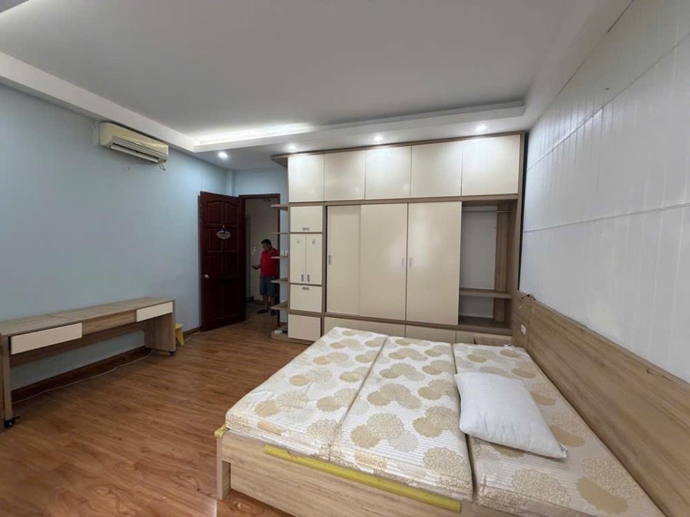 Nhà Cầu Giấy 5 Tầng, 50m2, Giá 10.1 Tỷ - Vị Trí Đắc Địa, Nở Hậu