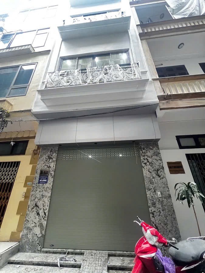 Nhà phân lô Trần Quốc Hoàn 45m2, 5 Tầng, Giá 17.6 tỷ - Vị trí Vip, Ô Tô Đỗ Cửa