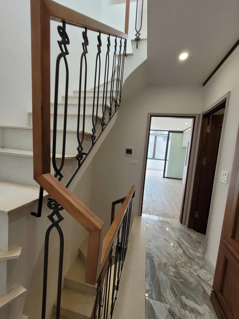 Nhà Mặt Phố Cầu Giấy - 50m2, 7 Tầng, Kinh Doanh - Giá 19.5 Tỷ
