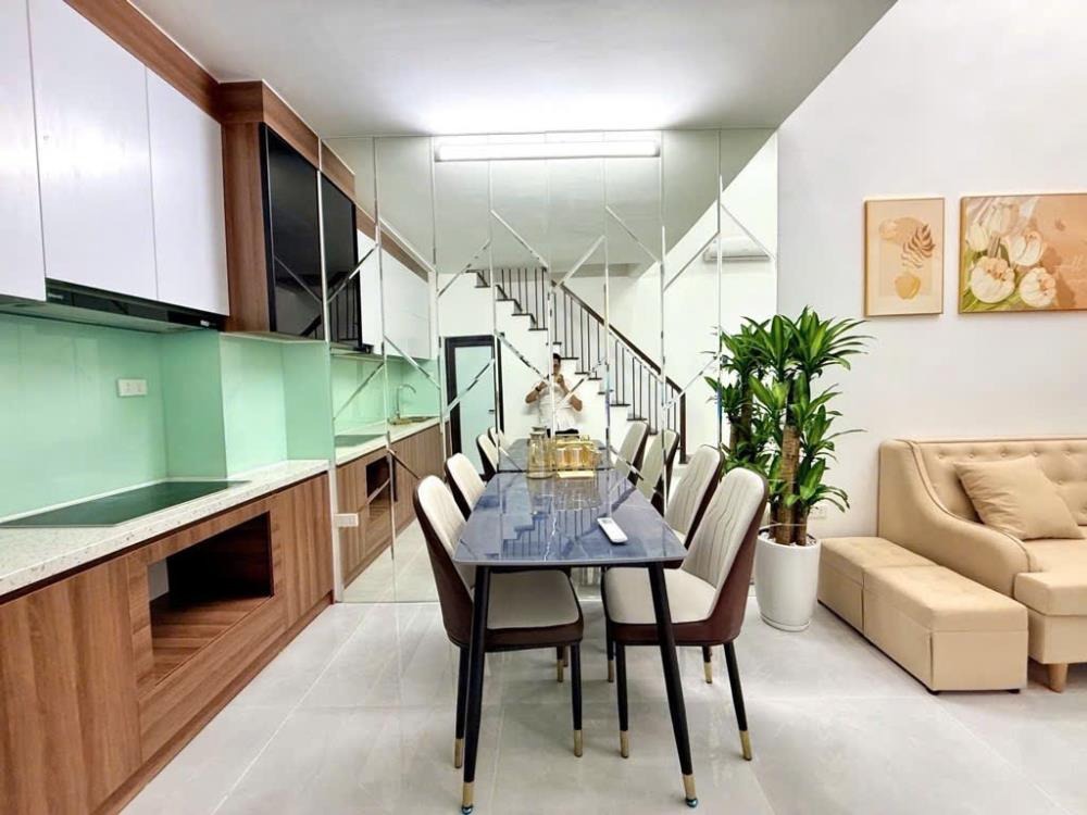 Bán Nhà Ngõ Thịnh Quang, Đống Đa - 4 Tầng, 3 Phòng Ngủ, Ô Tô Đỗ Cận Nhà - 5.68 Tỷ