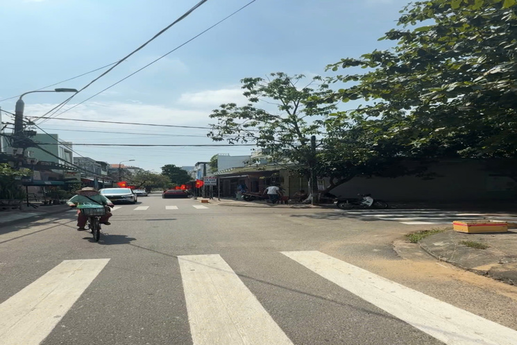 Nhà 2 Tầng – Rất kiên cố, Đường 5.5m sát biển đường Giáp Văn Cương