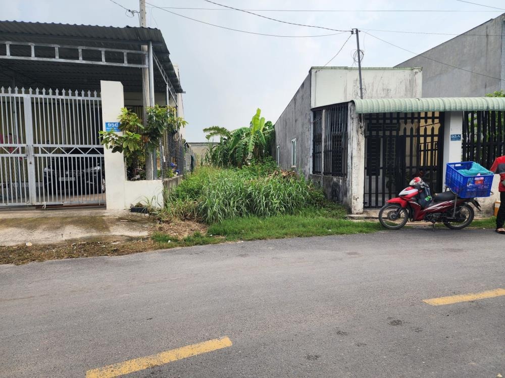 Bán Gấp Lô Đất 150m2 Bà Điểm Hóc Môn - Giá 1.5 Tỷ - Ngộp Bank