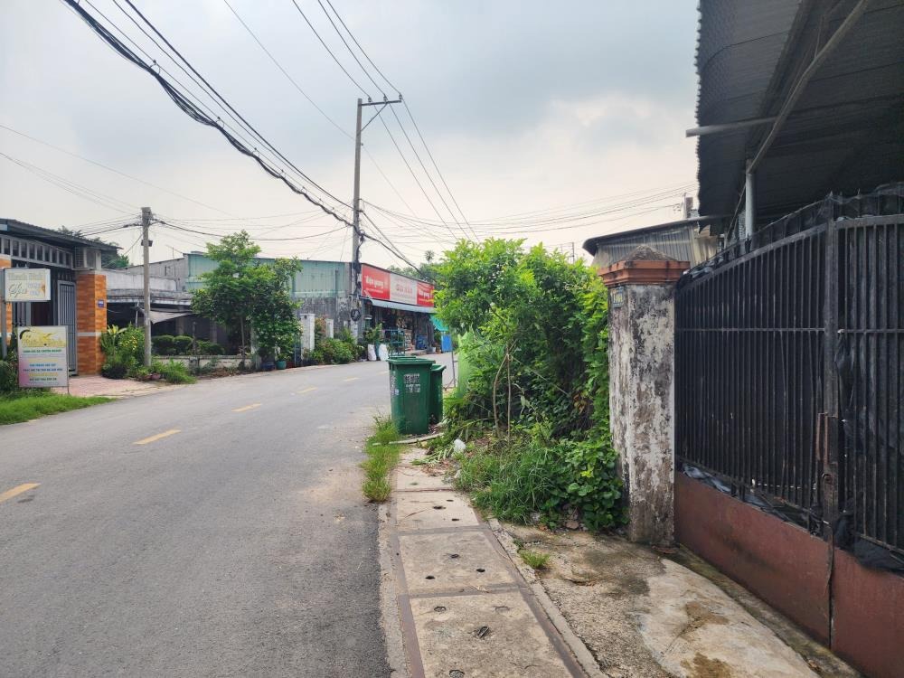 Bán Gấp Lô Đất 150m2 Bà Điểm Hóc Môn - Giá 1.5 Tỷ - Ngộp Bank