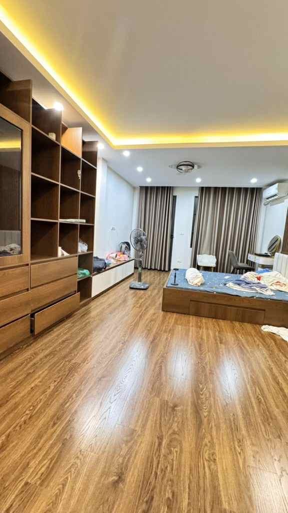 Nhà Mặt Phố Nguyễn Khoái - Kinh Doanh Sầm Uất - 10 Tỷ