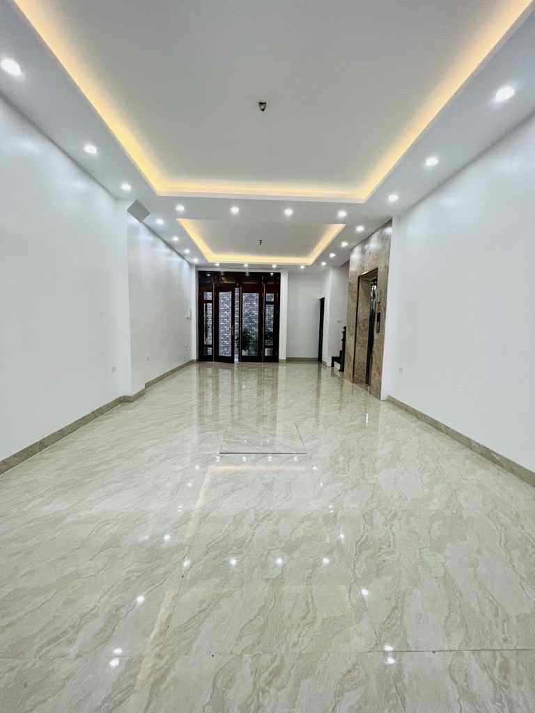 Nhà Mặt Phố Nguyễn Khoái - Kinh Doanh Sầm Uất - 10 Tỷ