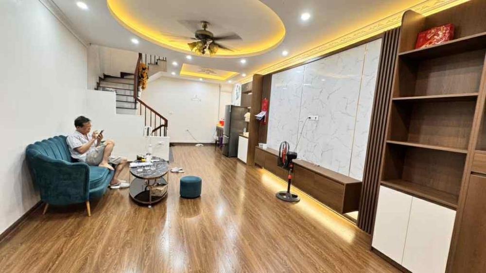 Nhà Mặt Phố Nguyễn Khoái - Kinh Doanh Sầm Uất - 10 Tỷ