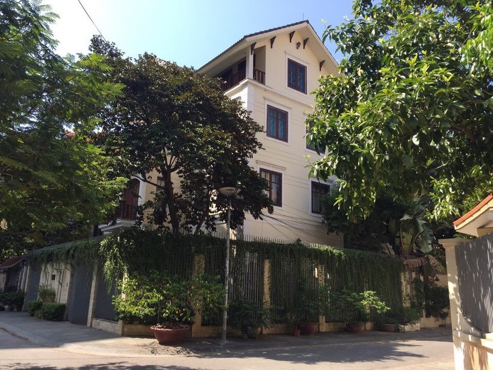 Bán Biệt Thự Khu Lão Thành Cách Mạng, Yên Hòa - 120m2, 4 Tầng, Giá 52 Tỷ