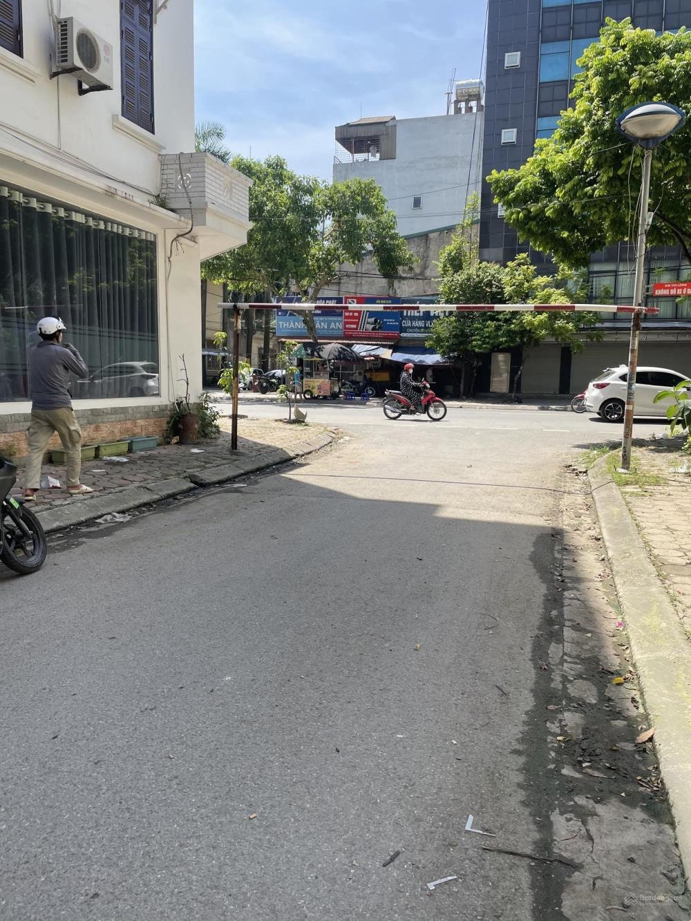 Nhà Liền Kề Mặt Phố Văn Quán: 275 Triệu/m2 - Kinh Doanh Đỉnh Cao