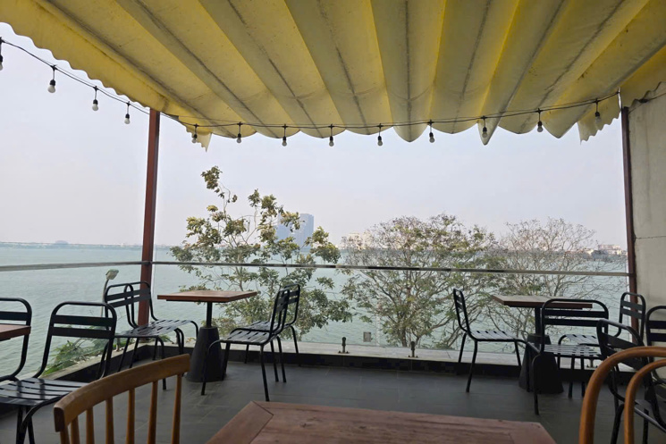 SIÊU PHẨM MẶT PHỐ  VIEW HỒ TÂY MẶT PHỐ TRÍCH SÀI
 DIỆN TÍCH 70M M NHÀ 5 TẦNG MẶT TIỀN 4,6M ĐÃ HẠ