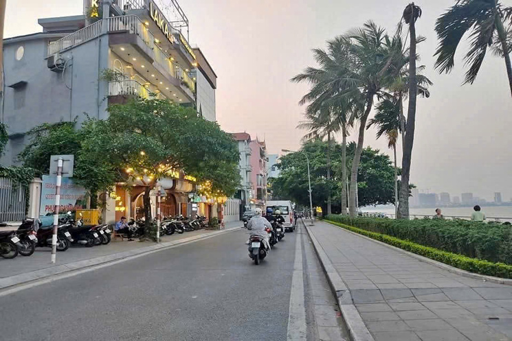 SIÊU PHẨM MẶT PHỐ  VIEW HỒ TÂY MẶT PHỐ TRÍCH SÀI
 DIỆN TÍCH 70M M NHÀ 5 TẦNG MẶT TIỀN 4,6M ĐÃ HẠ
