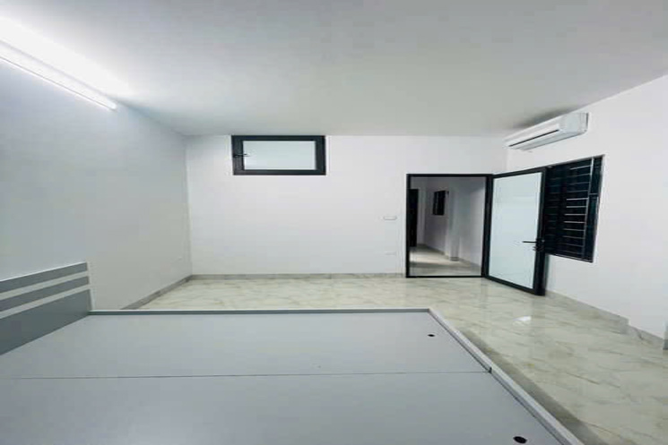 Bán nhà Chùa Láng - Lô góc 8 phòng rộng 37m 9,2 tỷ