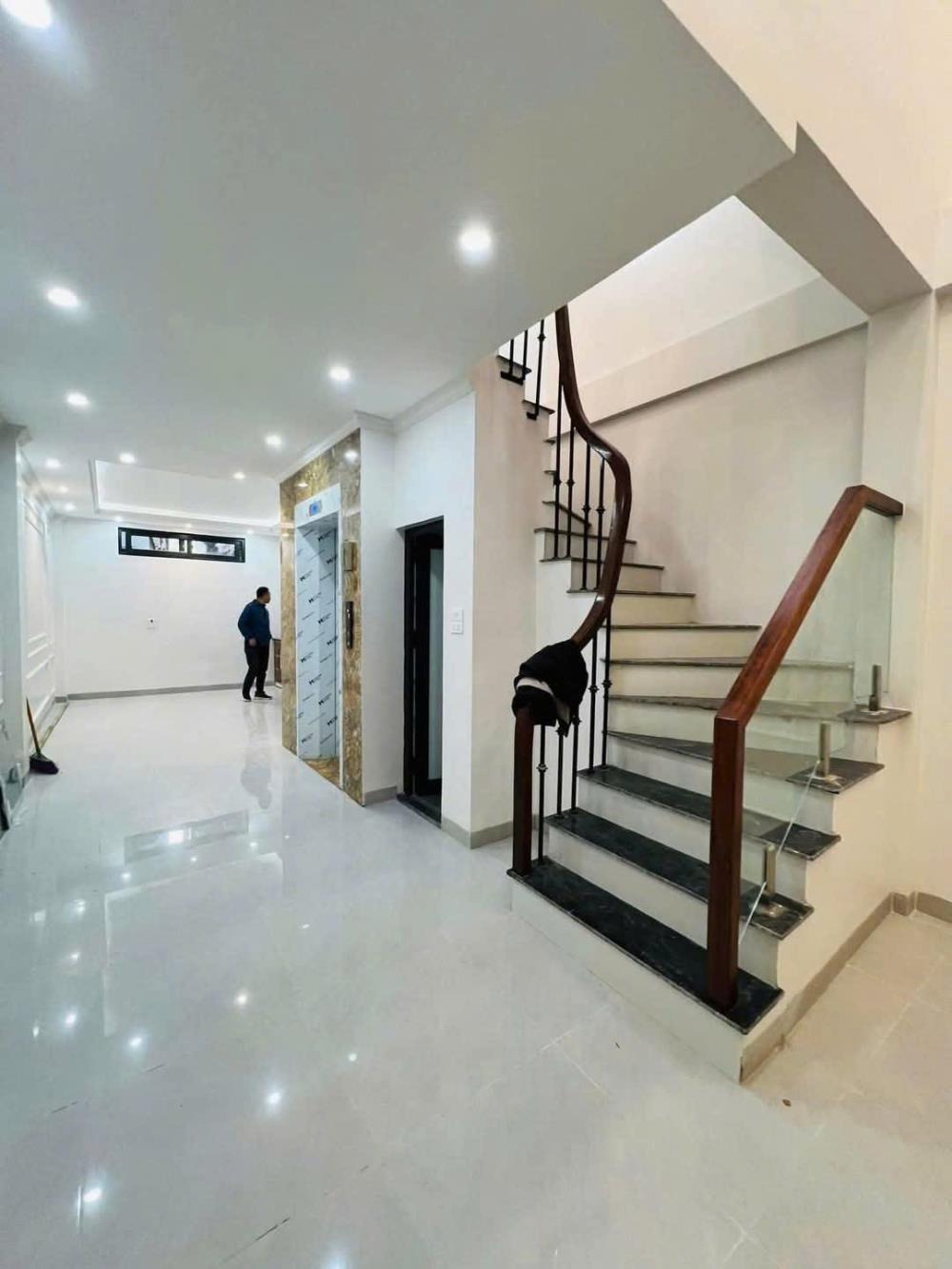 Bán Nhà Lê Trọng Tấn - Thanh Xuân: 51m2 x 6 Tầng, Mặt Tiền, Giá Tốt