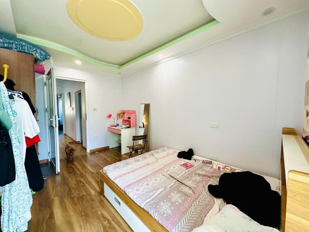 Bán nhà Thạch Bàn: 35m2, 3 Tầng, Sổ Đỏ, Ô Tô Đỗ Cửa