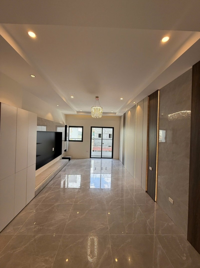 Bán nhà Ngọc Thuỵ, Long Biên 5 tầng, 82m², MT 4.1m, ô tô tránh - 26 tỷ