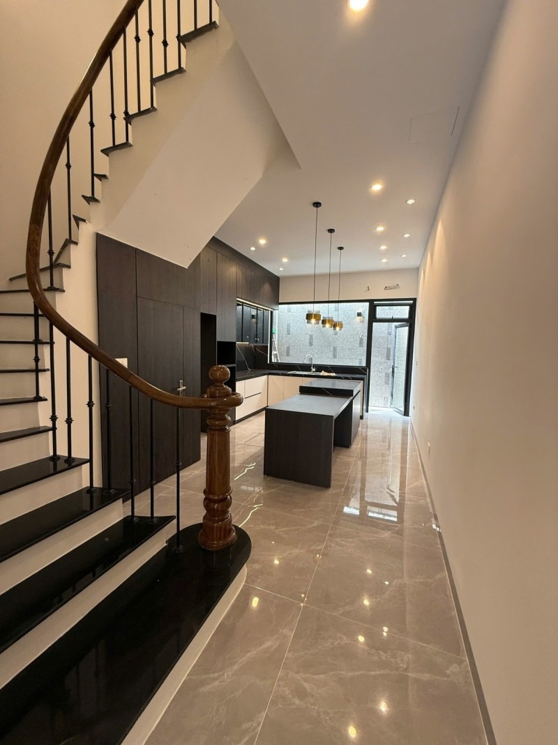 Bán nhà Ngọc Thuỵ, Long Biên 5 tầng, 82m², MT 4.1m, ô tô tránh - 26 tỷ