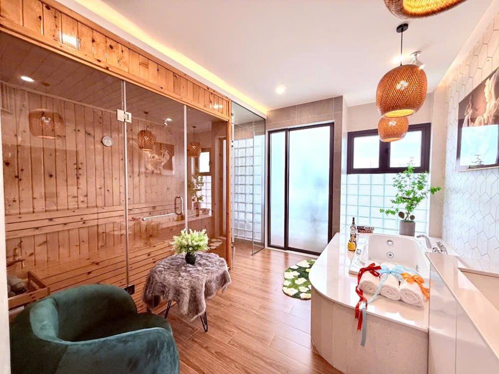 Xe Hơi Ngủ Nhà: Biệt Thự 5 Tầng, 60m2, Thang Máy, Gần Emart Phan Huy Ích - Giá Tốt