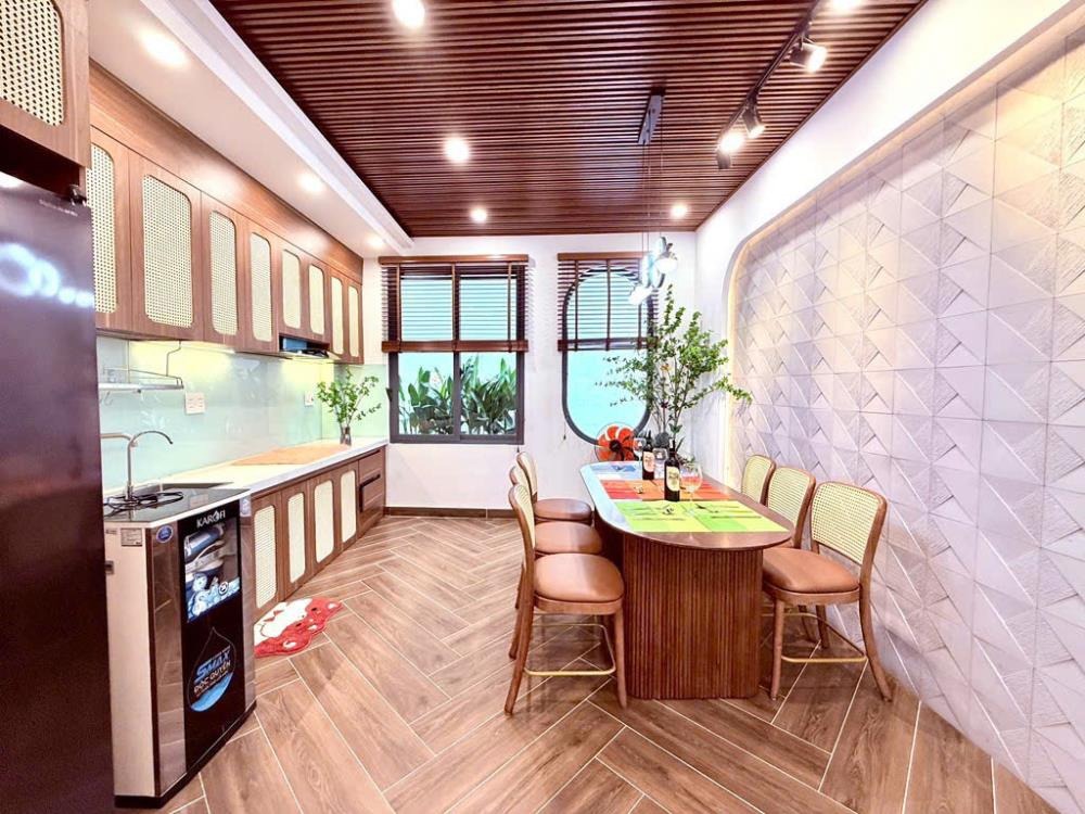 Xe Hơi Ngủ Nhà: Biệt Thự 5 Tầng, 60m2, Thang Máy, Gần Emart Phan Huy Ích - Giá Tốt
