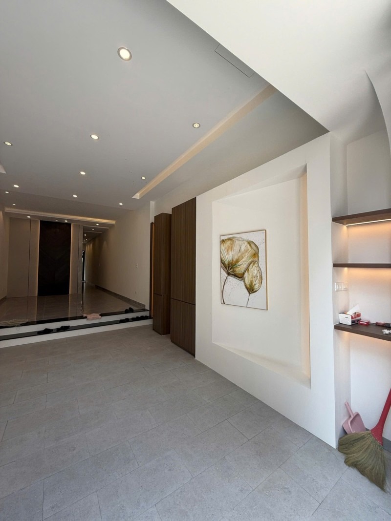 Bán nhà Ngọc Thuỵ, Long Biên 5 tầng, 82m², MT 4.1m, ô tô tránh - 26 tỷ