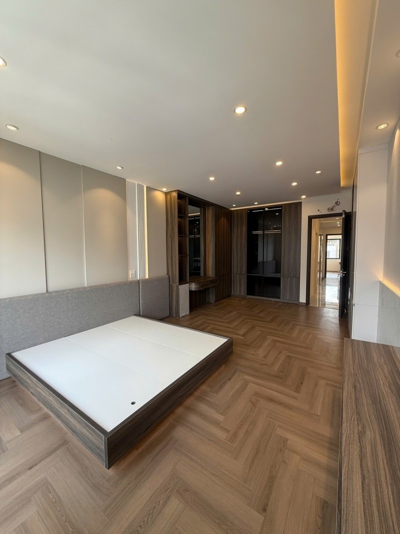 Bán nhà Ngọc Thuỵ, Long Biên 5 tầng, 82m², MT 4.1m, ô tô tránh - 26 tỷ