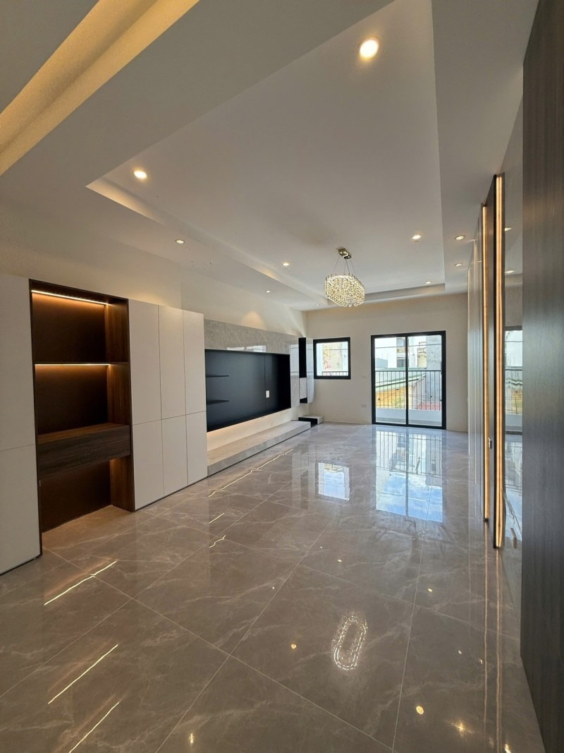 Bán nhà Ngọc Thuỵ, Long Biên 5 tầng, 82m², MT 4.1m, ô tô tránh - 26 tỷ