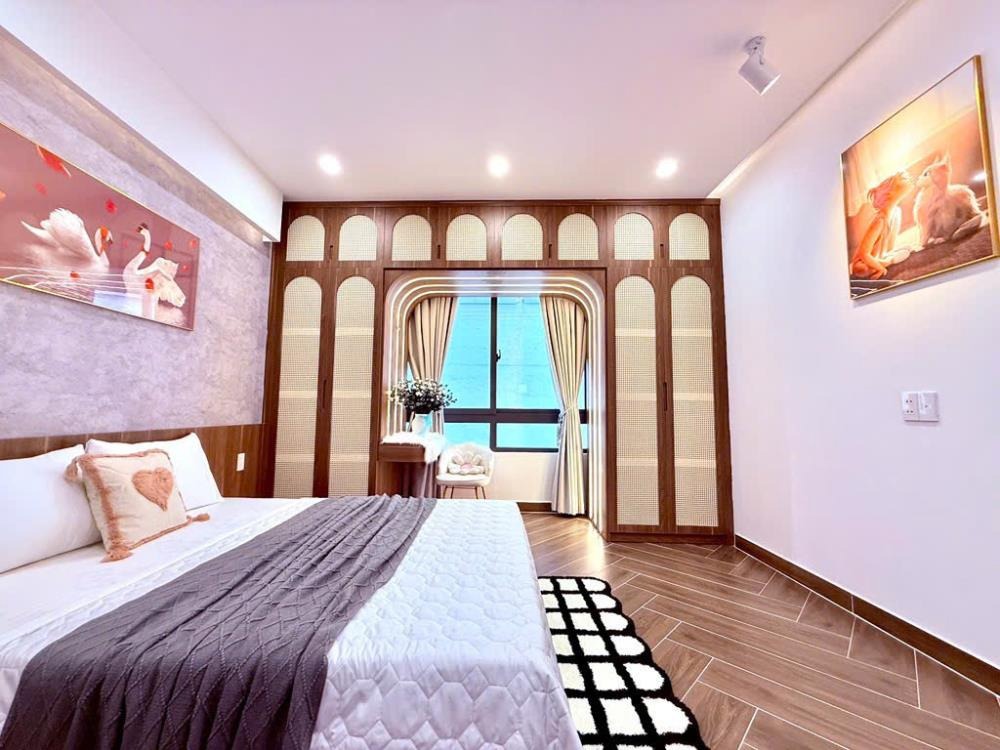 Xe Hơi Ngủ Nhà: Biệt Thự 5 Tầng, 60m2, Thang Máy, Gần Emart Phan Huy Ích - Giá Tốt