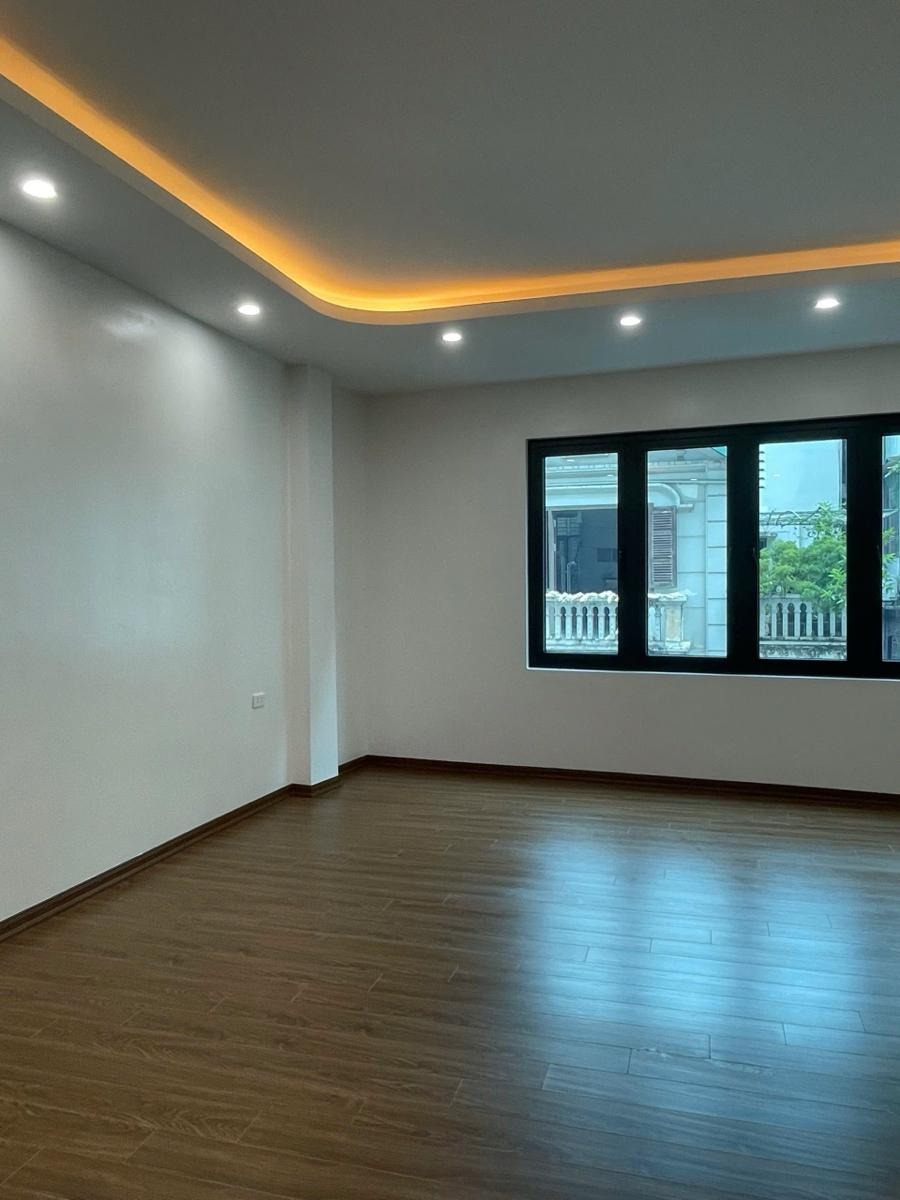 Bán nhà Ba Đình 50m2, 7 tầng, thang máy, ô tô tránh vỉa hè - 17 tỷ