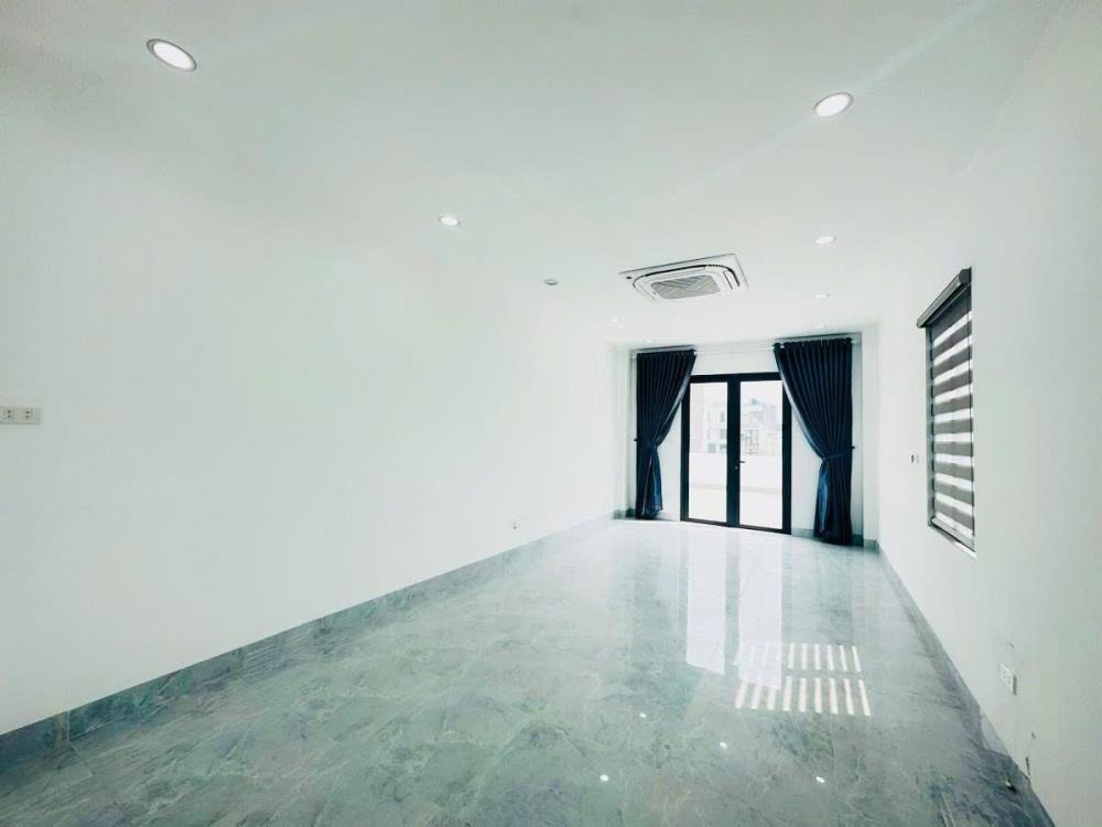 Tòa Nhà 7 Tầng Mặt Tiền Thái Hà - Vị Trí Đắc Địa, Kinh Doanh Đa Năng