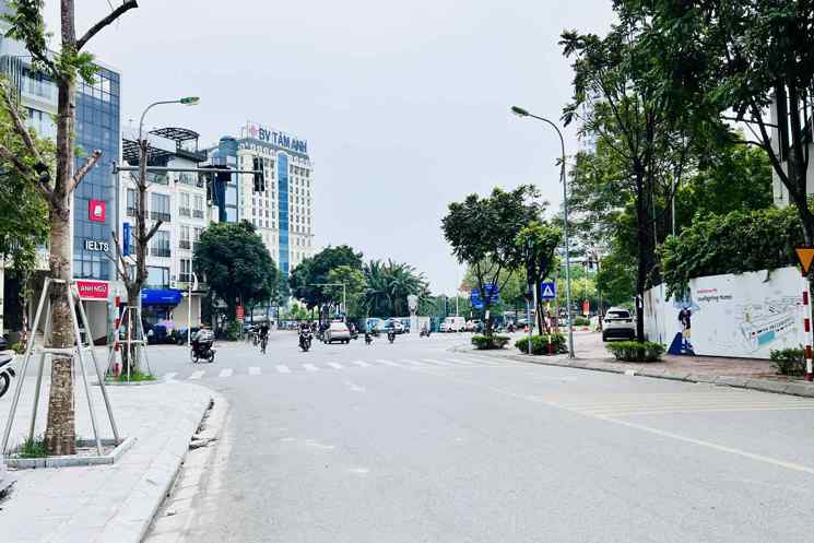 bán nhà mặt phố Hồng Tiến, 94m x 6tầng, mặt tiền 7m, 2 mặt thoáng, thang máy, vỉa hè, kinh doanh