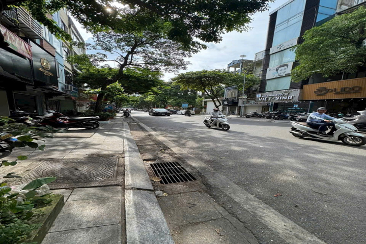 KHÁCH SẠN MẶT PHỐ MAI HẮC ĐẾ - 8 TẦNG THANG MÁY ĐẸP NHẤT PHỐ VỚI  DIỆN TÍCH 115M GIÁ  - VỊ TRÍ CỰC
