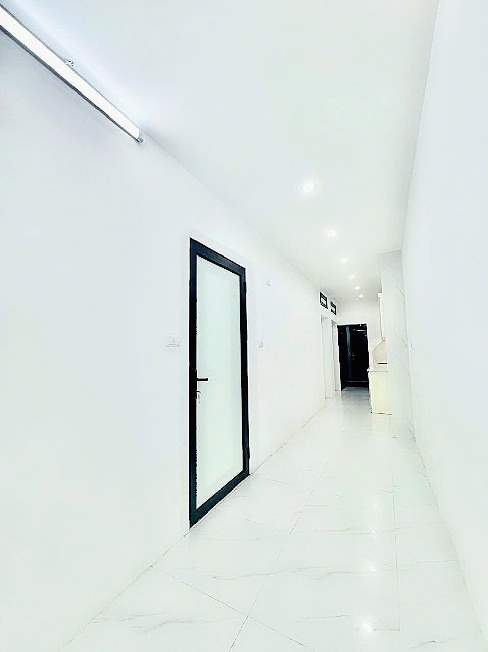 Tầng 1 Hiếm - Sổ Đỏ Chính Chủ - Nhà Rộng Thoáng - Gần Chợ Trường Học