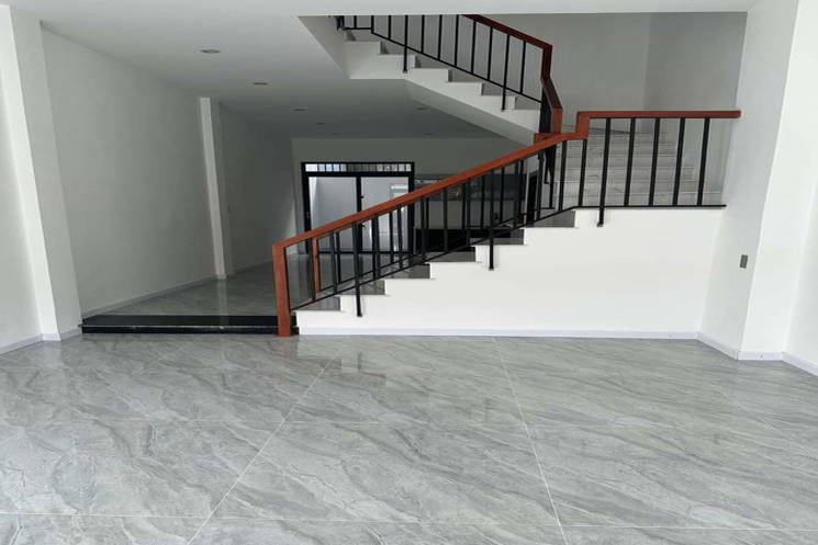Nhà mới keng 3 tầng mặt tiền đường Nguyễn Xuân hữu
