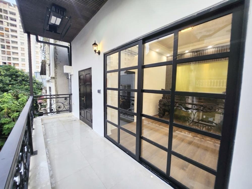 Bán nhà phố Hai Bà Trưng: Vị trí đẹp, giá tốt, ô tô vào tận nhà