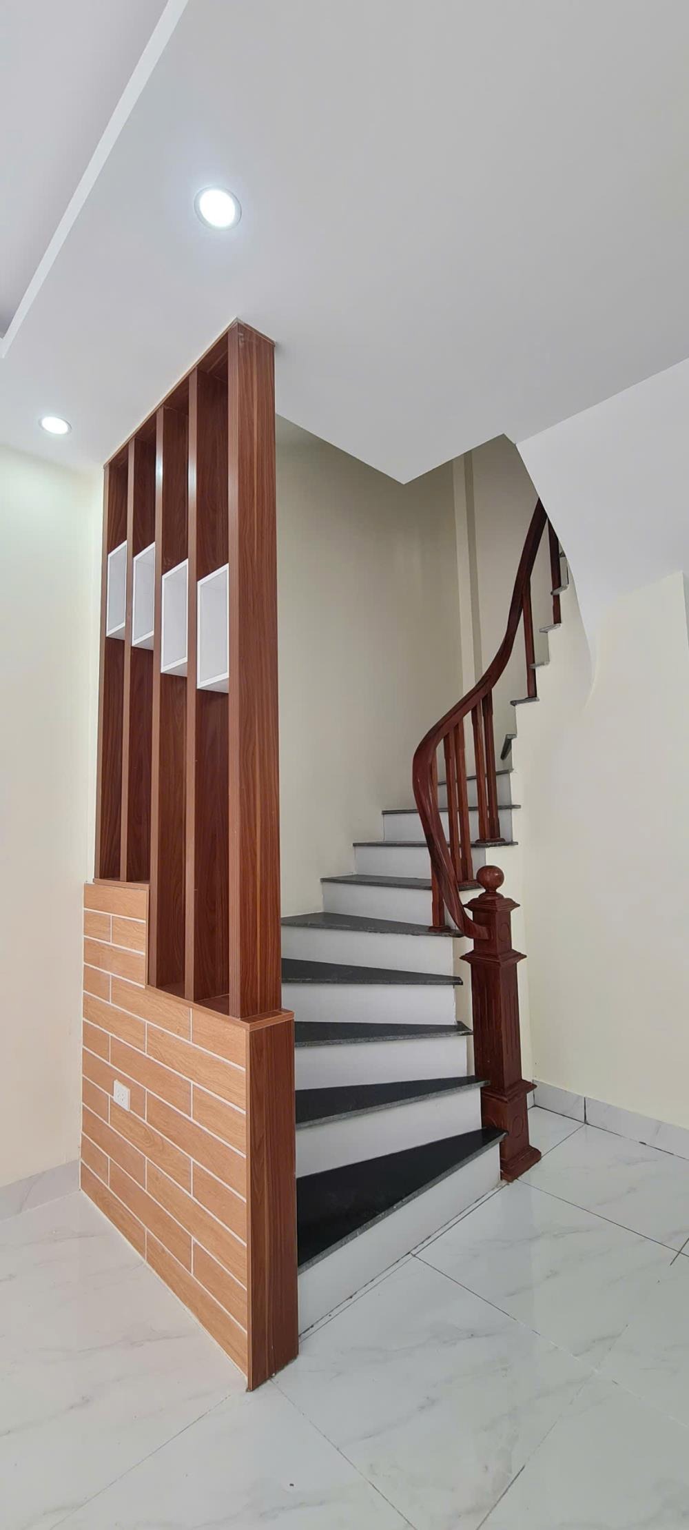 Vip - Lô Góc 5 Tầng, Sổ Riêng, Ô Tô Vào Nhà - Đan Phượng