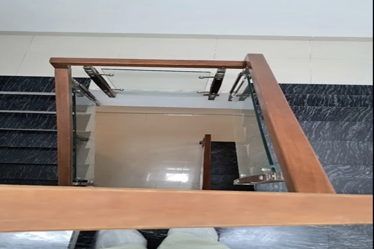 Nhà 3 tầng mặt tiền Nguyễn Hữu Cầu . Dòng tiền 32tr/tháng