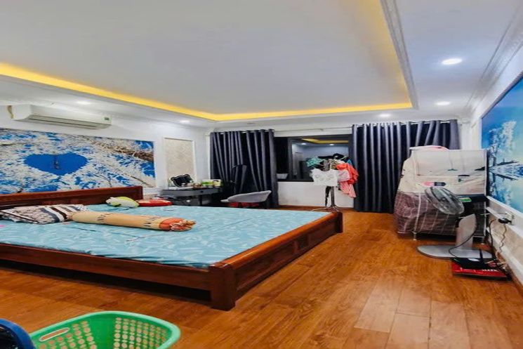 NHÀ ĐẸP Ô TÔ VÀO NHÀ Phố Nguyễn Văn Linh 31m2 X 5 tầng, mặt tiền 3.5m, 6.75 tỷ Long Biên