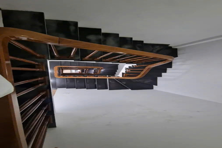 NHÀ ĐẸP Ô TÔ VÀO NHÀ Phố Nguyễn Văn Linh 31m2 X 5 tầng, mặt tiền 3.5m, 6.75 tỷ Long Biên