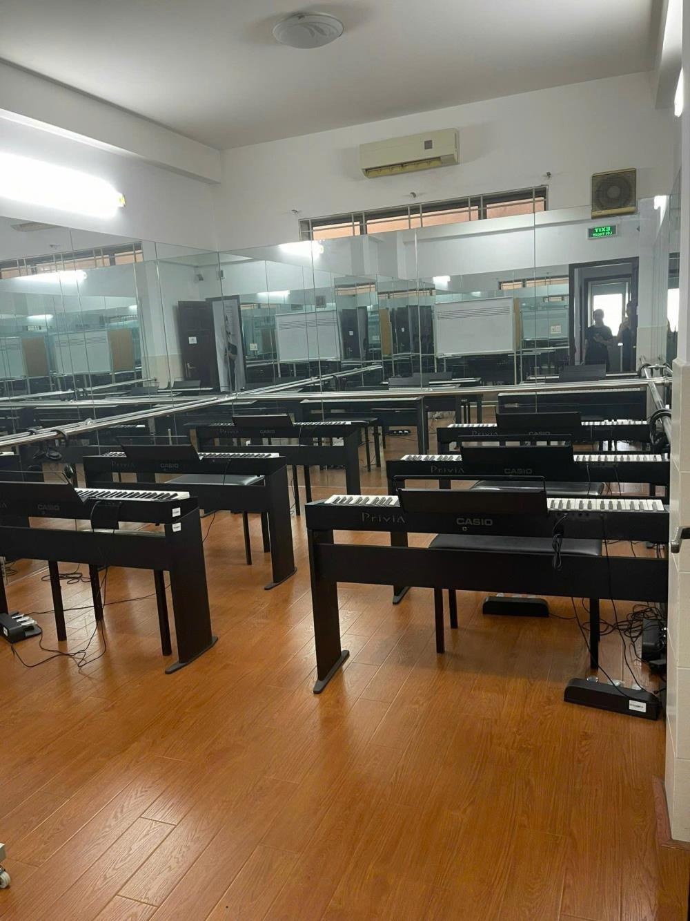 Bán nhà phố Phan Xích Long - Vị trí đắc địa, kinh doanh sầm uất | Giá 28 tỷ