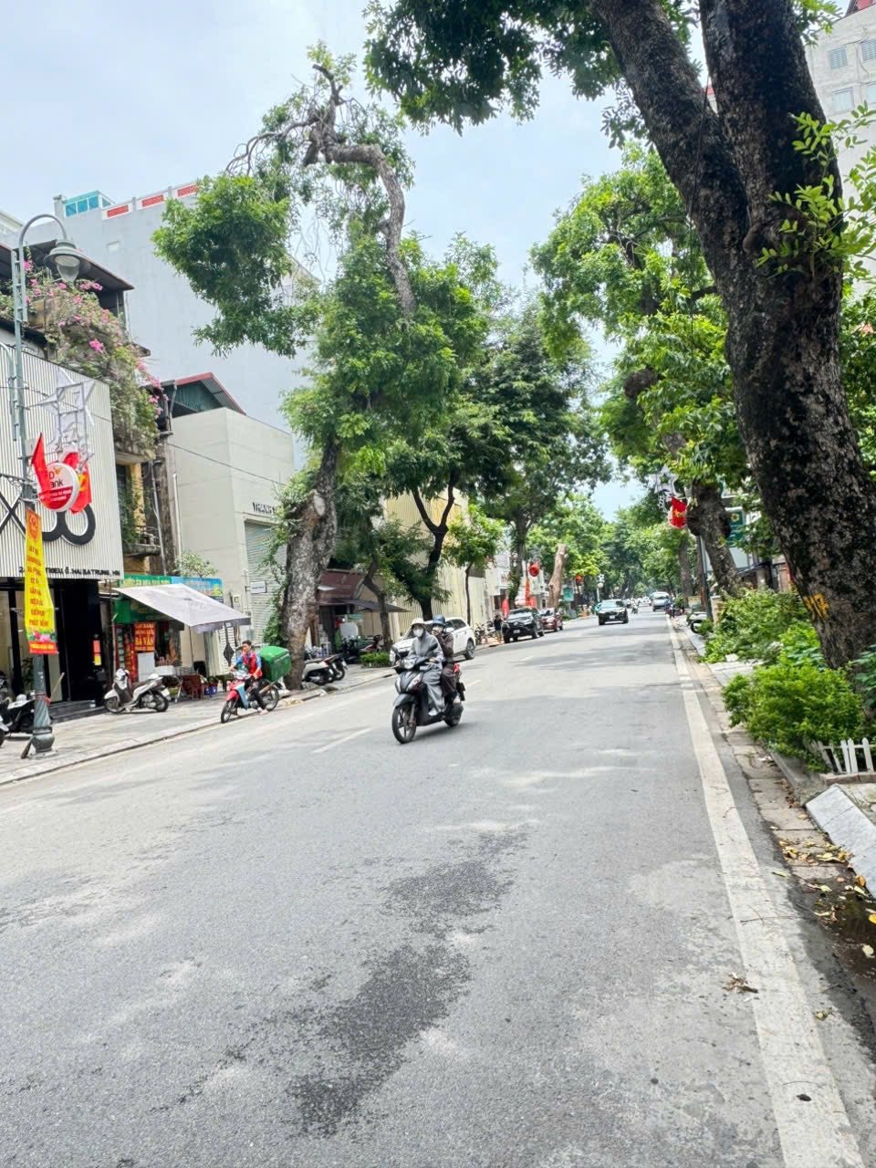 Bán nhà mặt phố Bà Triệu - Dòng tiền 1.2 tỷ/năm - 77m2 - Lô Góc