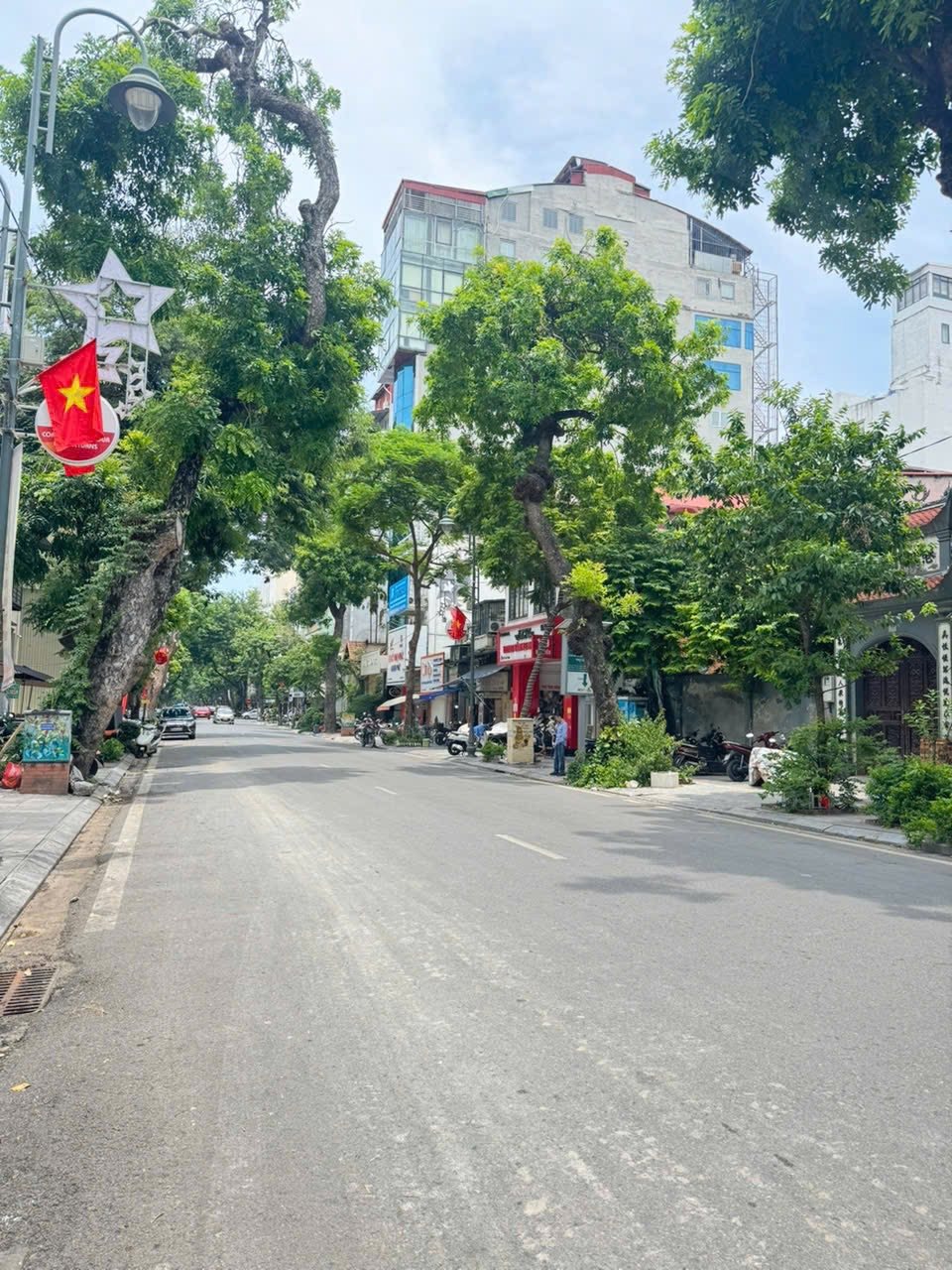 Bán nhà mặt phố Bà Triệu - Dòng tiền 1.2 tỷ/năm - 77m2 - Lô Góc