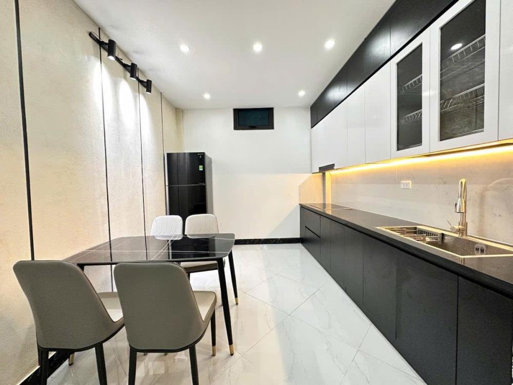 Nhà khung cột 6 phòng ngủ, vị trí đẹp 10m ra phố - Thượng Đình, Thanh Xuân