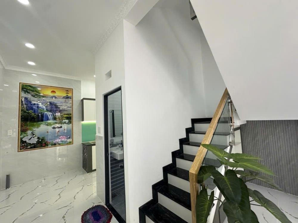 Bán nhà Hóc Môn 40m2, 2 tầng, full nội thất - Giá 3 tỷ