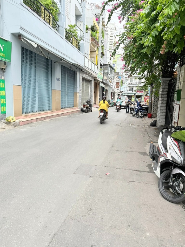 Bán nhà Tân Bình - Ngay UBND Phường, Xe Hơi Đỗ Cửa, 4PN, 10.25 Tỷ