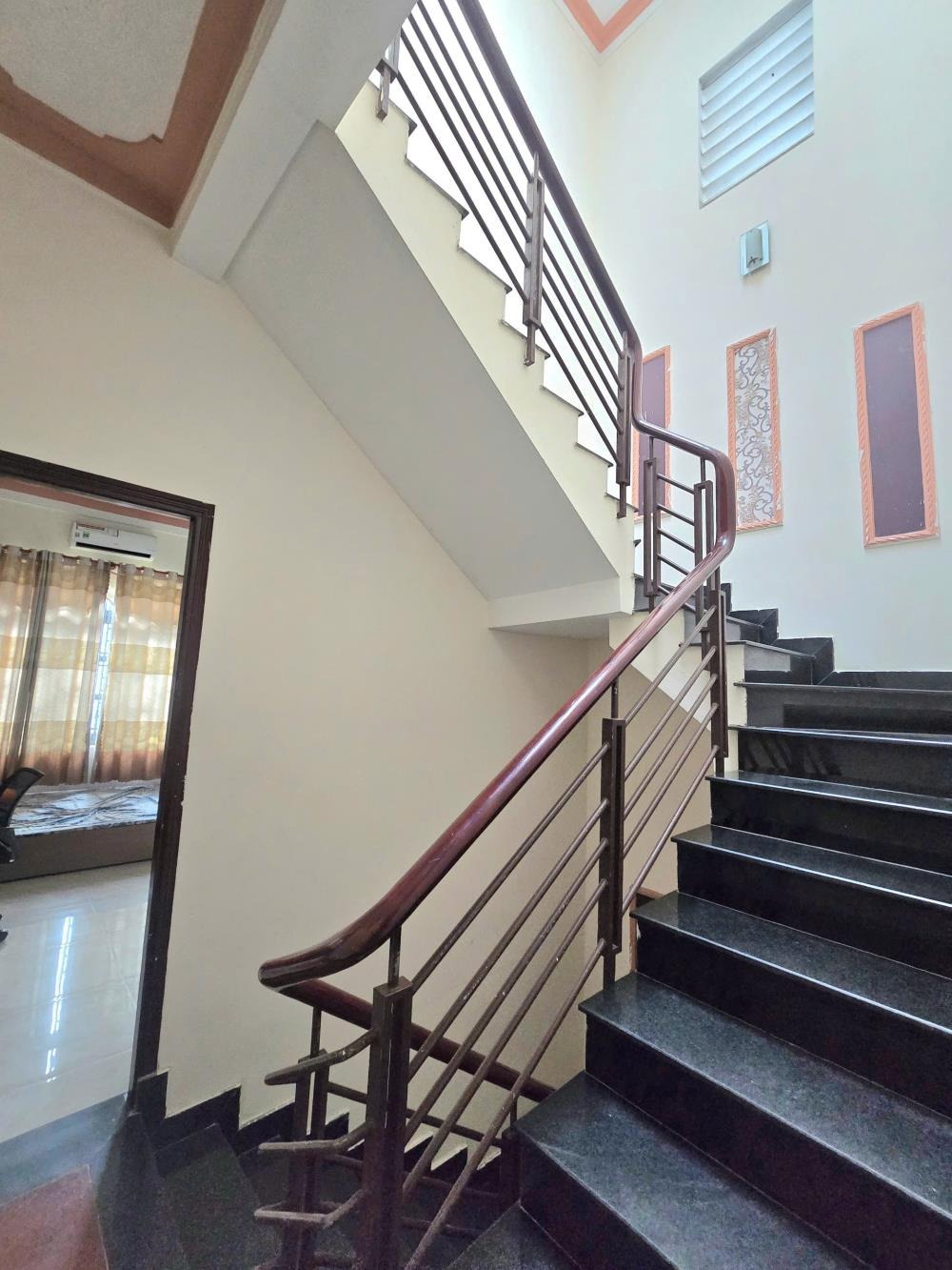 Bán Nhà Hẻm 4m Hoàng Văn Thụ, P4, Tân Bình - 57m2, Đúc 1 Trệt 3 Lầu - 8.9 Tỷ