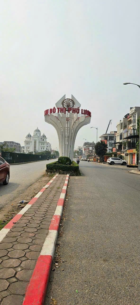 Bán Biệt Thự 200m2, 3.5 Tầng, Vị Trí Đắc Địa - Giá Tốt Nhất Thị Trường