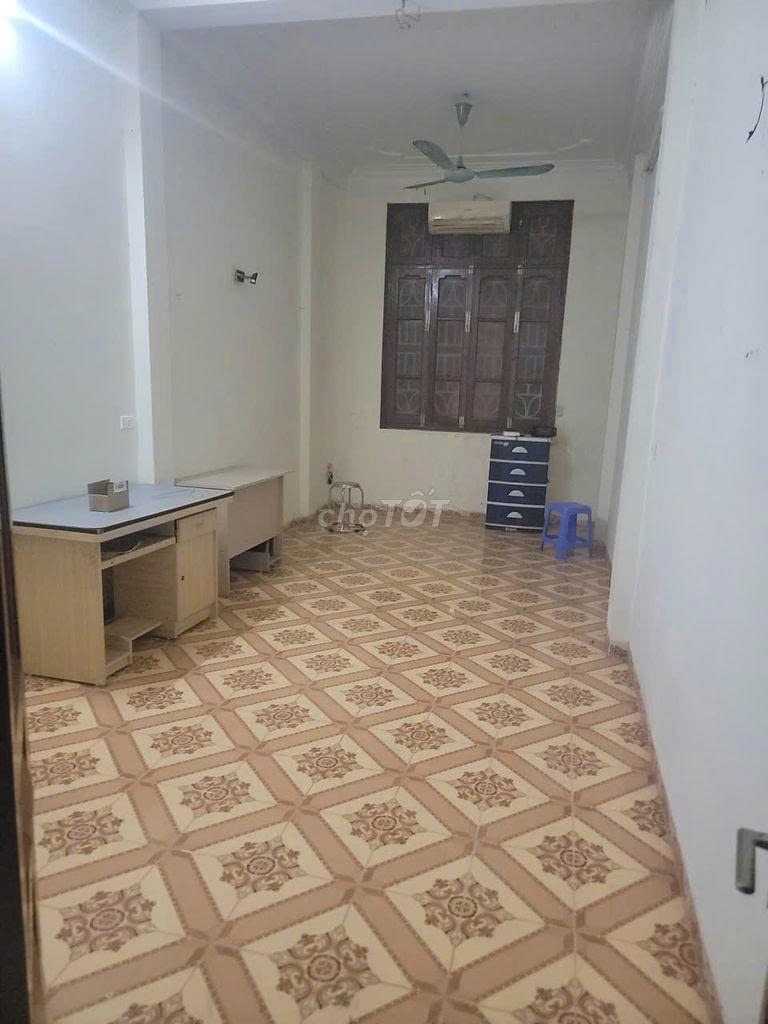 Cho Thuê Nhà 4 Tầng, Lê Duẩn, Đống Đa - Giá 10 Triệu/Tháng