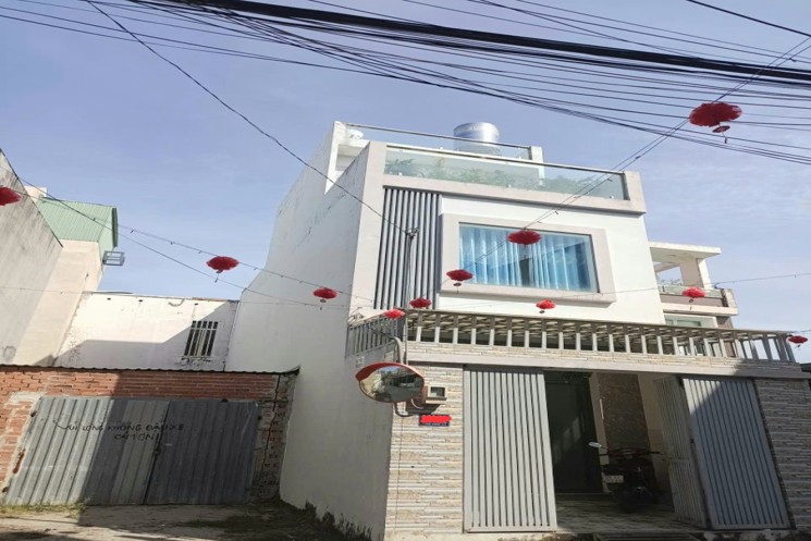 NHÀ HẺM XE HƠI NGAY VÕ VĂN HÁT - BTCT 3 TẦNG 60M2 (4X15M) - NGAY ĐH TÀI CHÍNH MARKETING - LONG