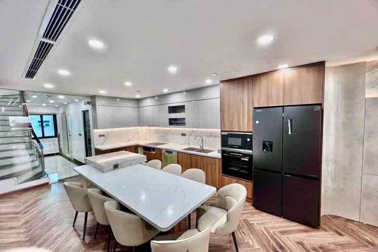 bán nhà 7 tầng, mặt phố Nguyễn Văn Cừ, 1 mặt ngõ, vỉa hè đá bóng, vừa ở vừa kinh doanh