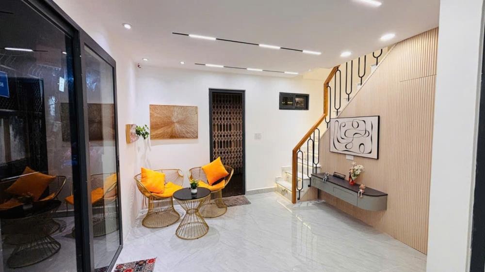 Bán Nhà Đường Cô Giang, Phú Nhuận - 30m2, 2 Tầng, 3 Phòng Ngủ - Giá 4.95 Tỷ