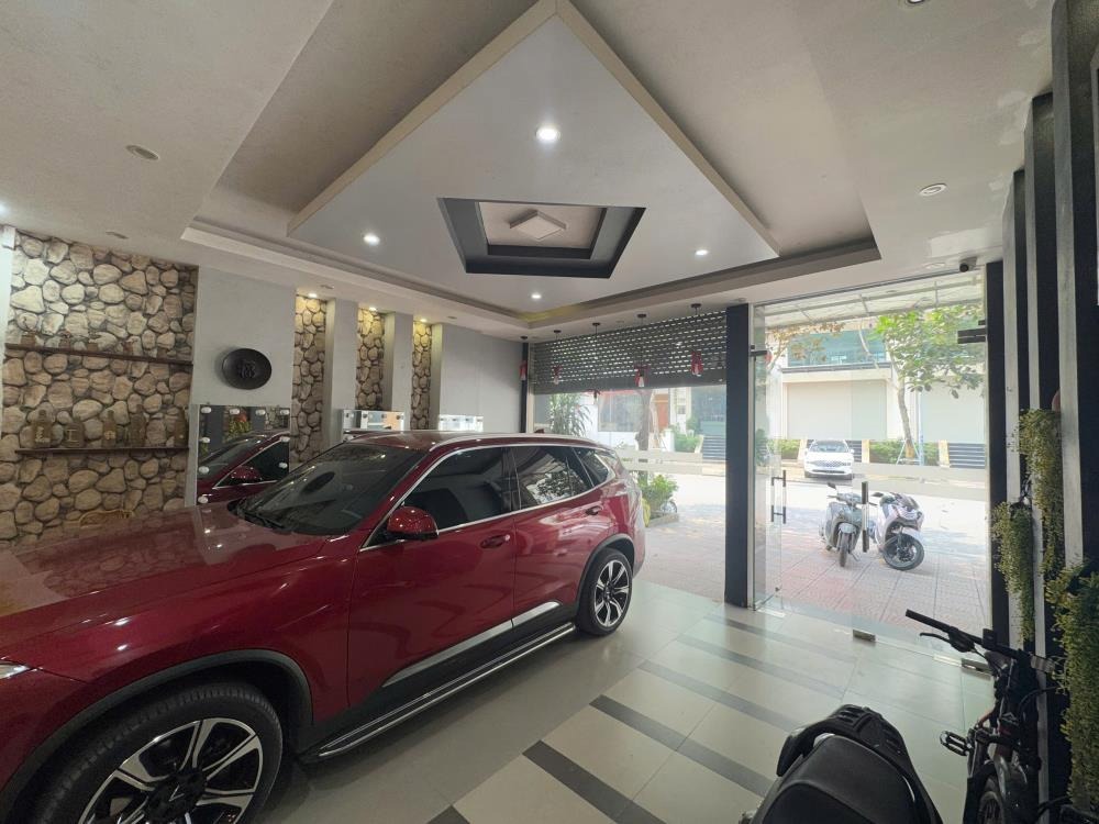Cho Thuê Nhà 5 Tầng Mặt Phố Long Biên - Giá 35tr/tháng - Vị Trí Đắc Địa