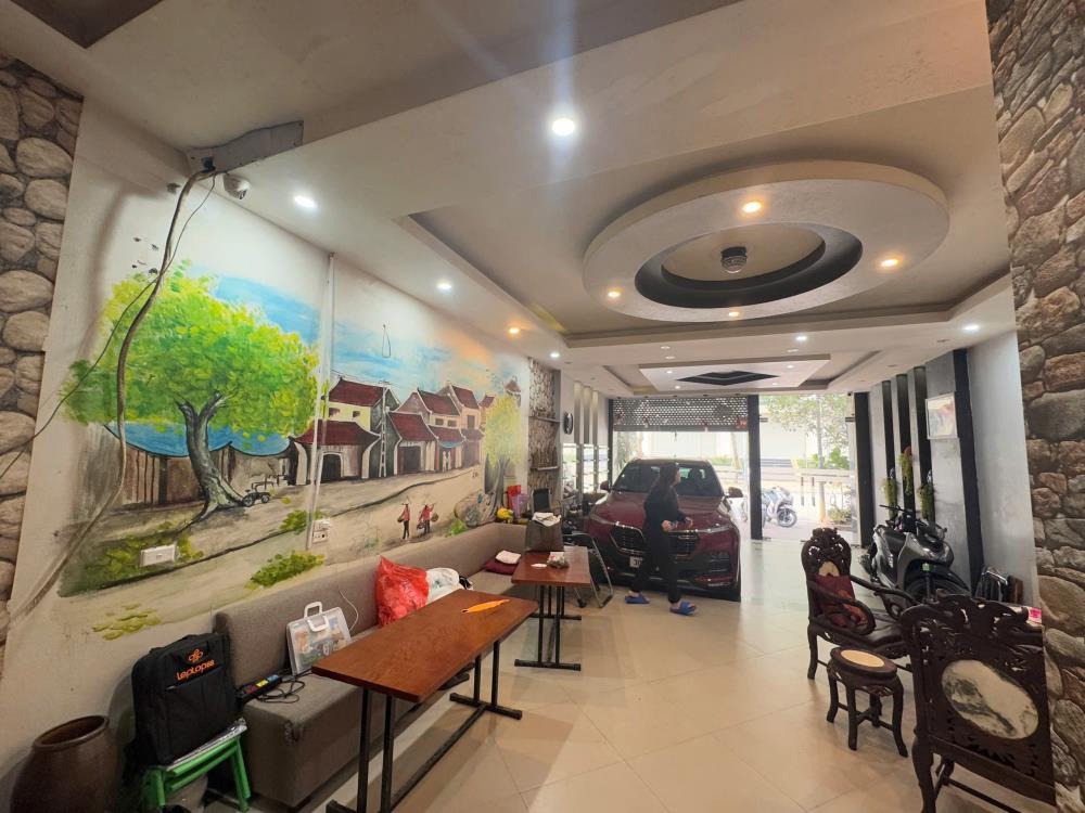 Cho Thuê Nhà 5 Tầng Mặt Phố Long Biên - Giá 35tr/tháng - Vị Trí Đắc Địa
